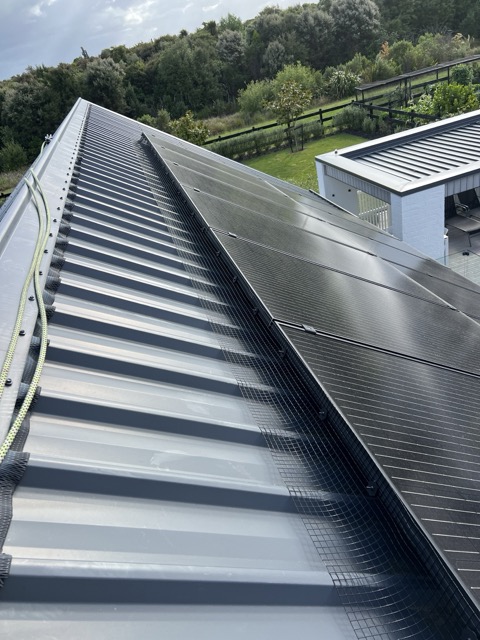 Solar panel bird proofing2